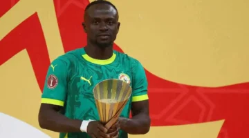 بفارق 8 أهداف.. رقم ساديو ماني التاريخي يتحدى محمد صلاح في الدوري الإنجليزي